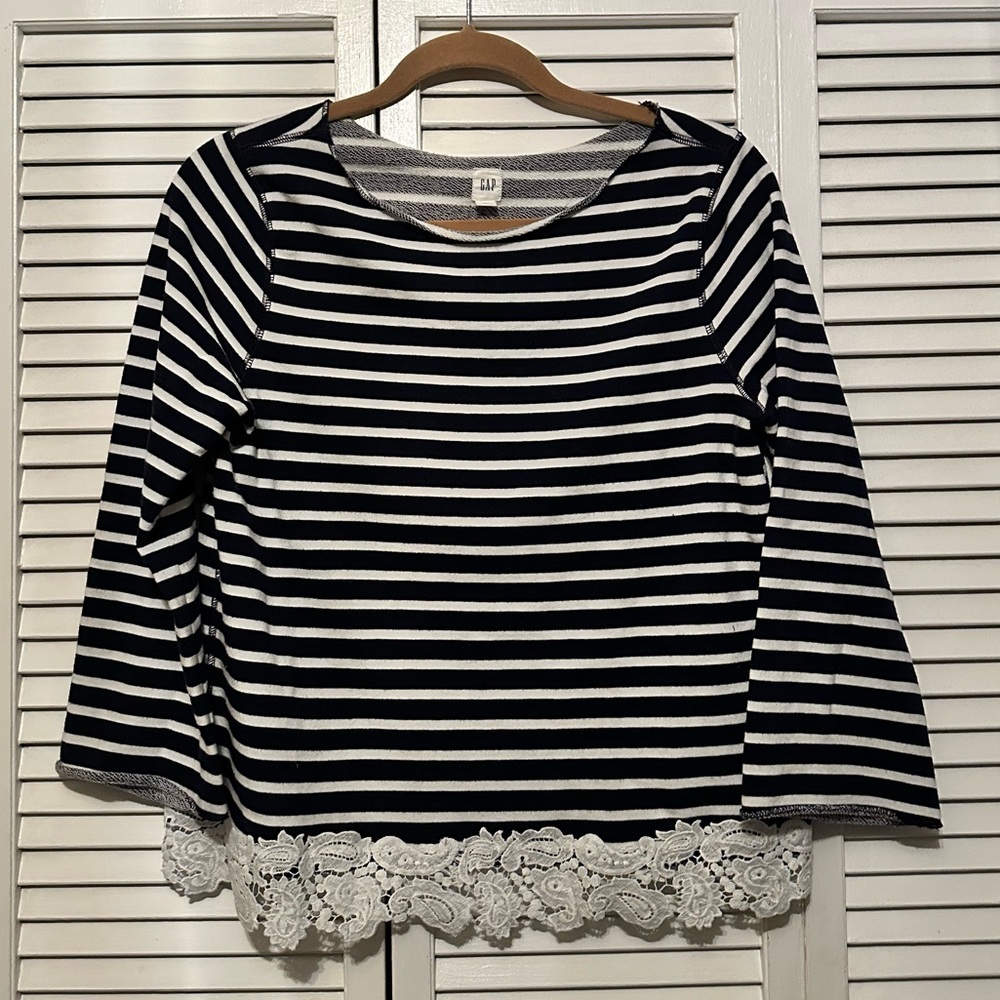 GAP boatneck navy stripe sweater with lace bottom detail size XS